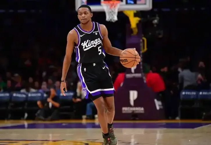 雷火电竞合作-凯尔特人完胜公牛，福克斯高光表现