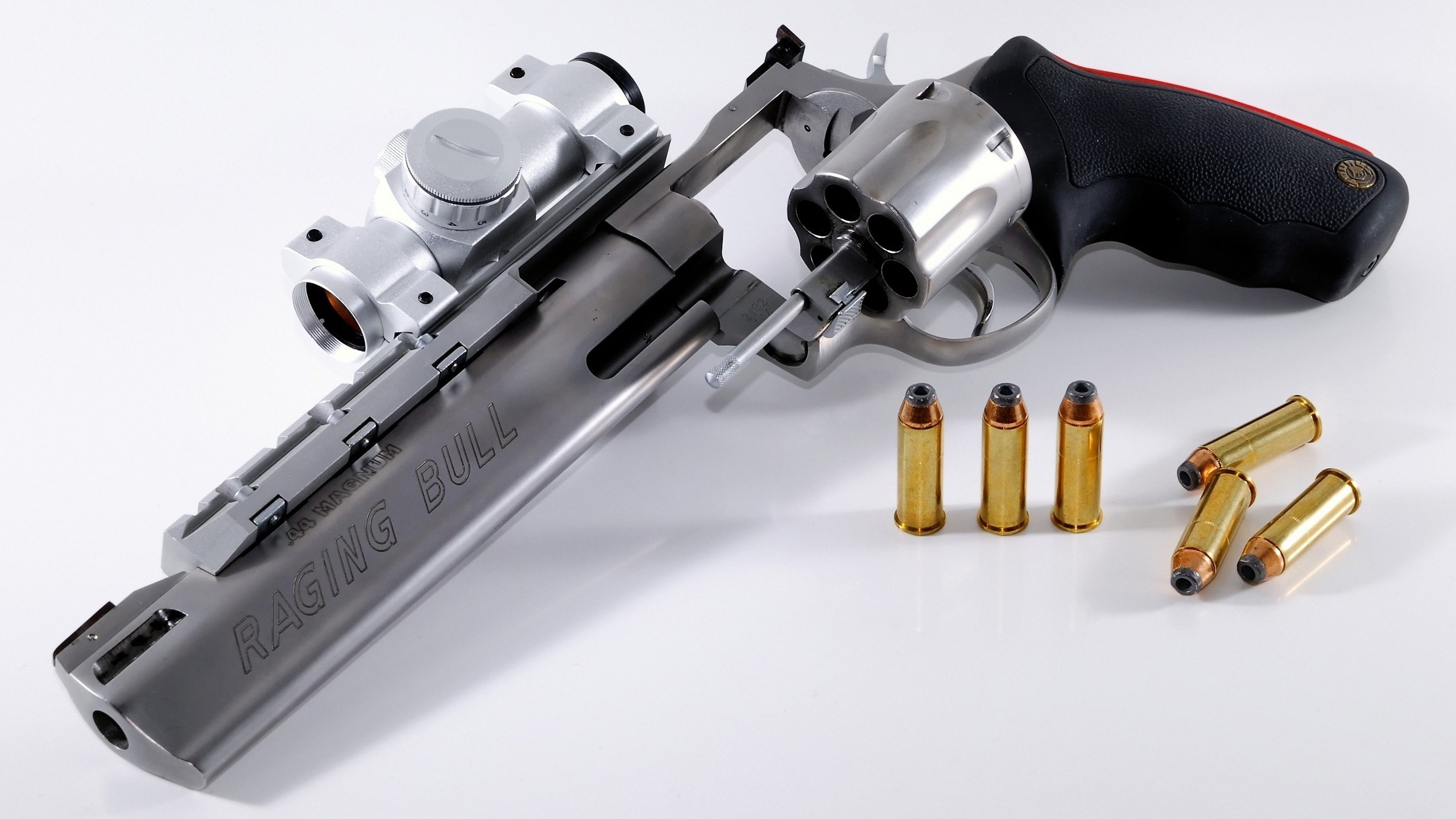 跨界风暴，湖人闪电击败辽宁队，布克F1揭幕战上演速度与激情